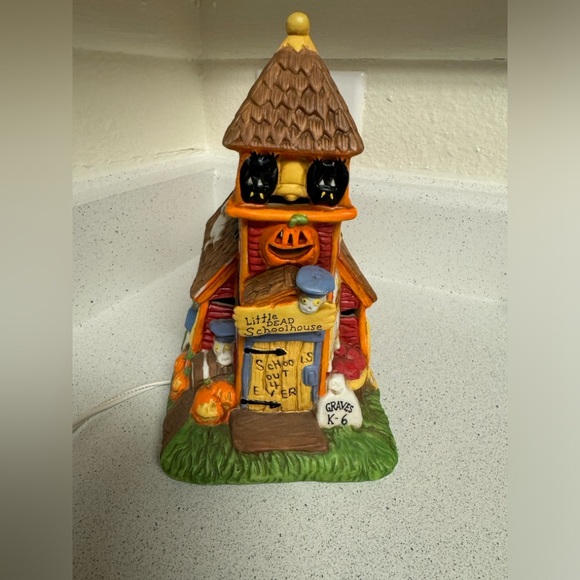 Creepy Hollow Midwest Cannon Falls School House LIGHTS UP! - Picture 1 of 5